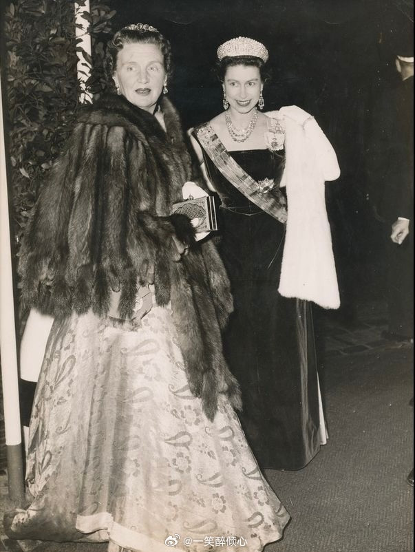 英国王室1958年3月26日，伊丽莎白二世女王和荷兰的朱莉安娜女王在荷兰海牙