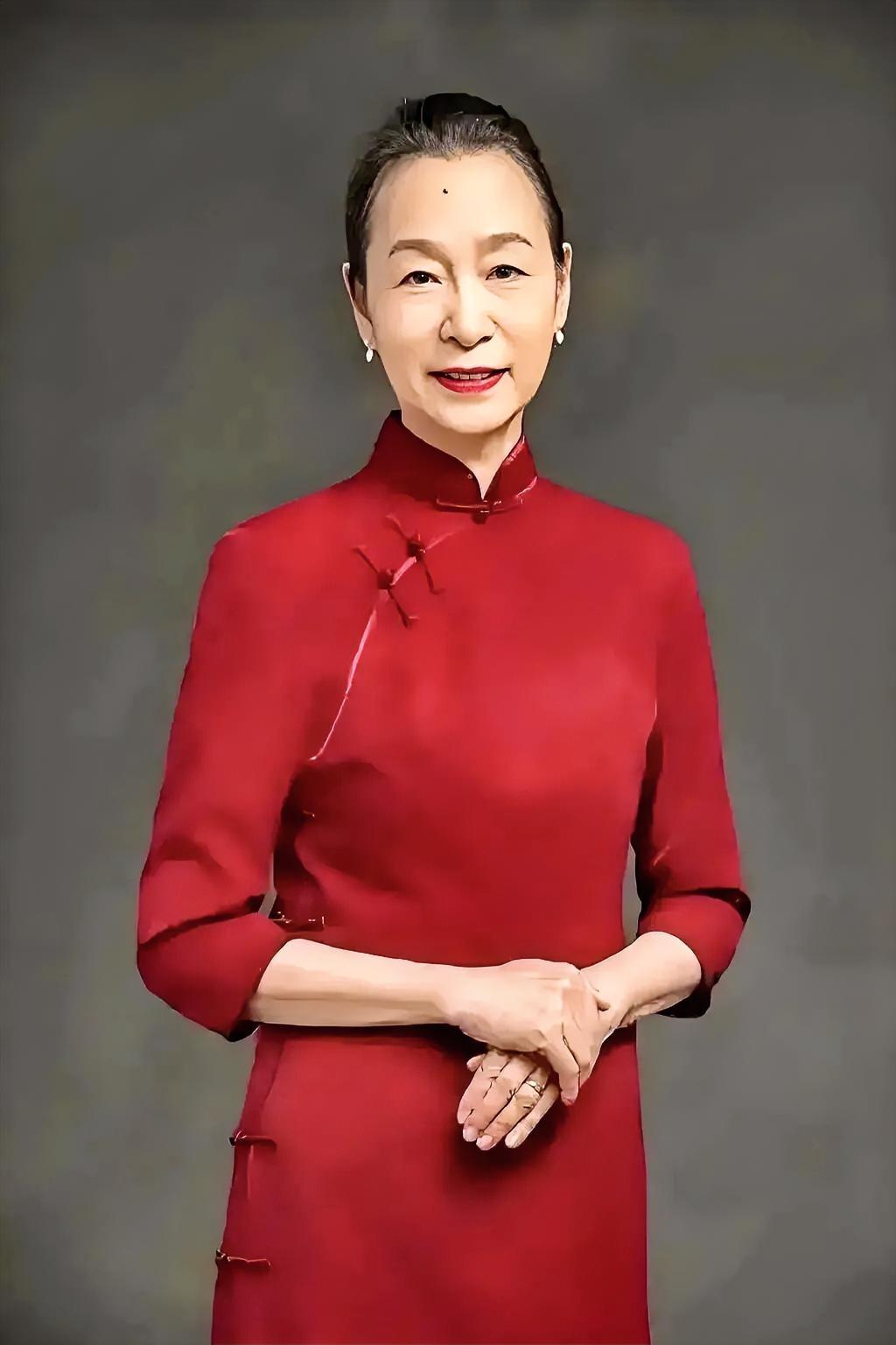 一张亲子鉴定，炸出了成年人的陈年恩怨，女人晚节翻车——人设崩塌，原来也会