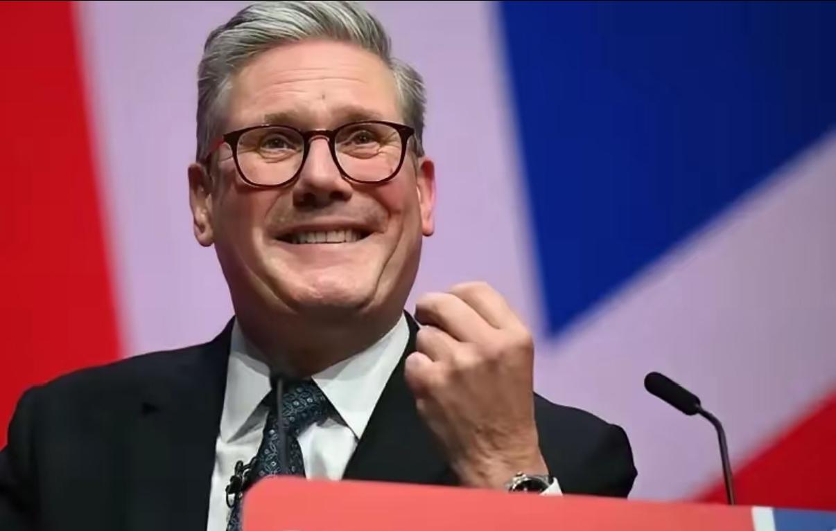 这段话里，斯塔默是真的把“成年人不做选择题”这件事，说到了明面上，而且说得又轻又