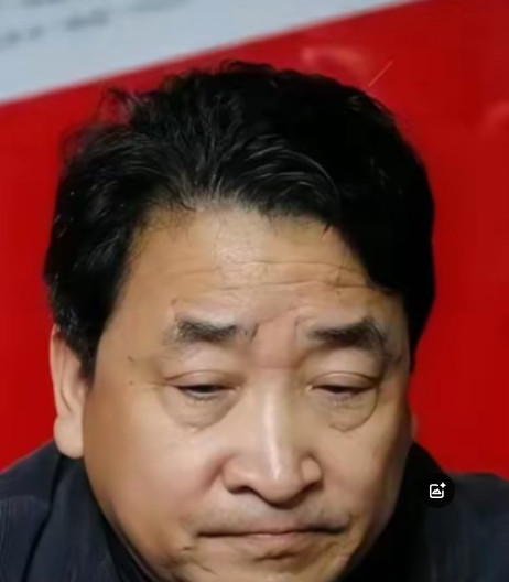 姜珊，1979年4月出生于北京，是著名相声演员姜昆与妻子李静民的独生女，她自幼便