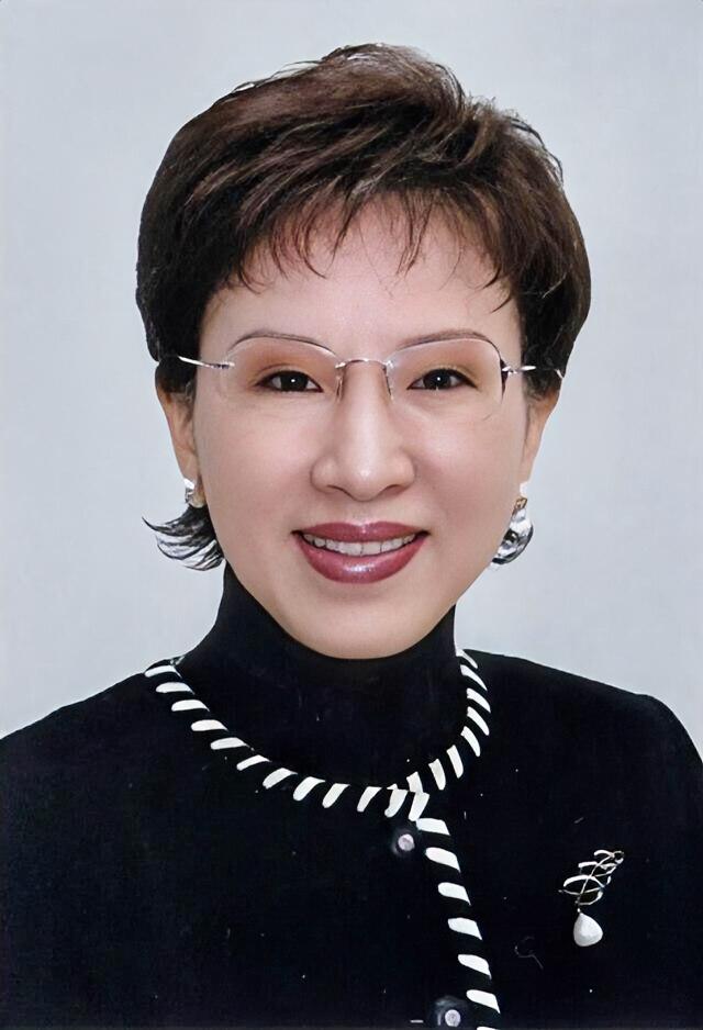 洪秀柱这次是真豁出去了。​3月28日，台北眷村聚会，77岁的她当着郑丽文、韩国