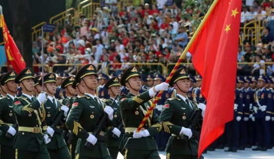 越南这操作，真让人看傻了眼。一边跟美国握手签大单，说要帮着美国查中国货，堵转出口