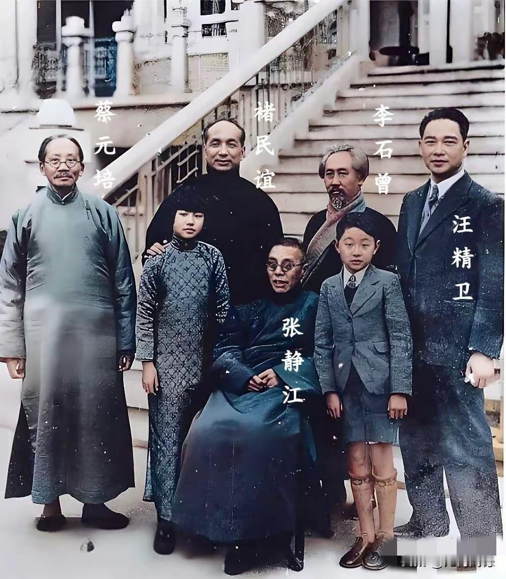 民国时期的一张老照片，照片中的这些人，在当时可都是社会名流，在这些人当中，比较熟