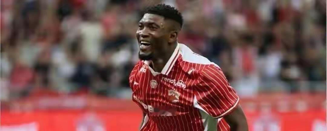 河南队在官宣外援迈达纳留队后不久，又将其摆上谈判桌，态度出现反转。冬窗临近关闭，