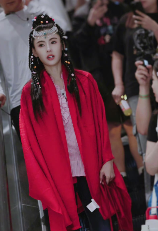 张柏芝的一路繁花2：未改倾城色，恍若故人归……一声赞叹，这穿搭好美好惊艳呀！