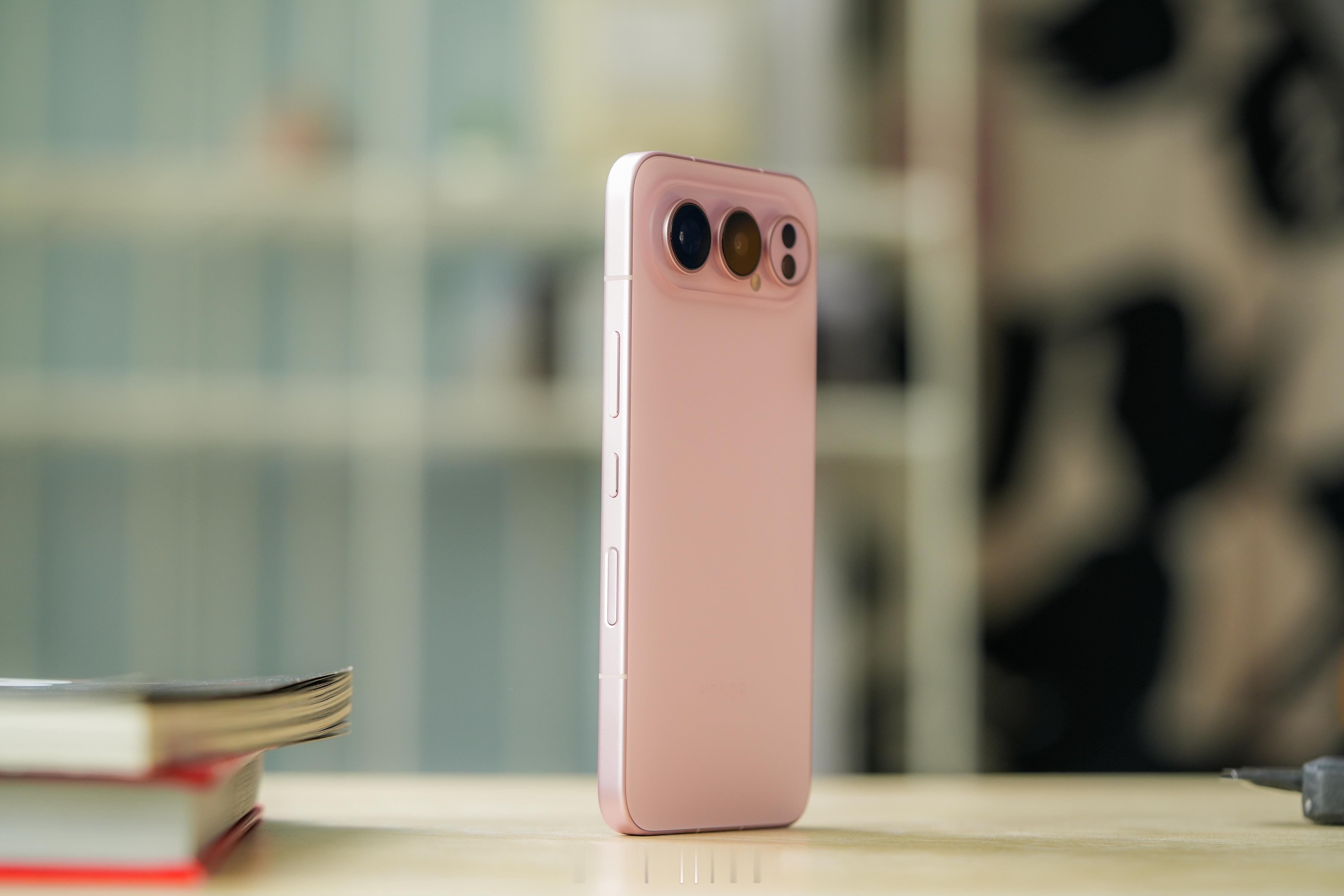 荣耀500Pro上手实拍，我这款是星光粉摄像头简直是iPhoneAir2代