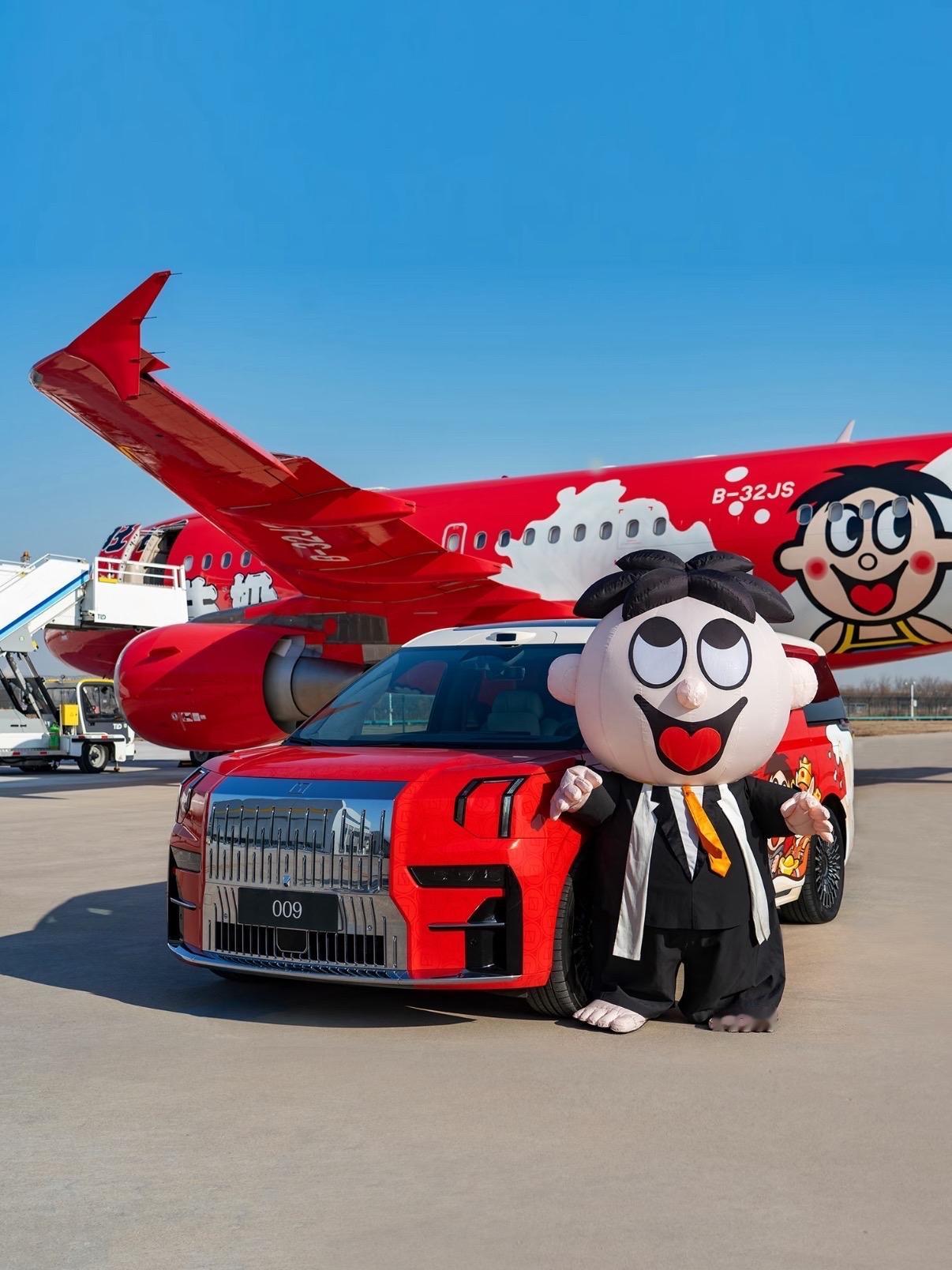 旺旺集团副总裁蔡旺家喜提极氪009，新的一年旺旺旺！高冷总裁极氪009换上旺