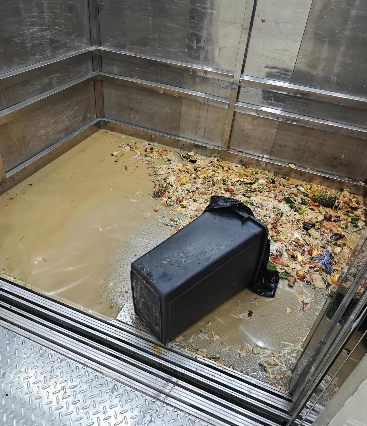 如果你想从电梯遇到这种情况，你会怎么办？