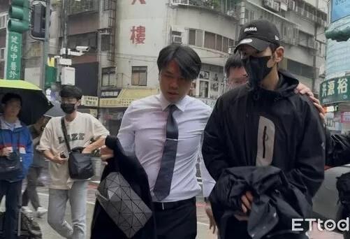 陈柏霖修杰楷被警方拘提我的关注点，台北的街道也太破了吧，跟大农村似的。​​​