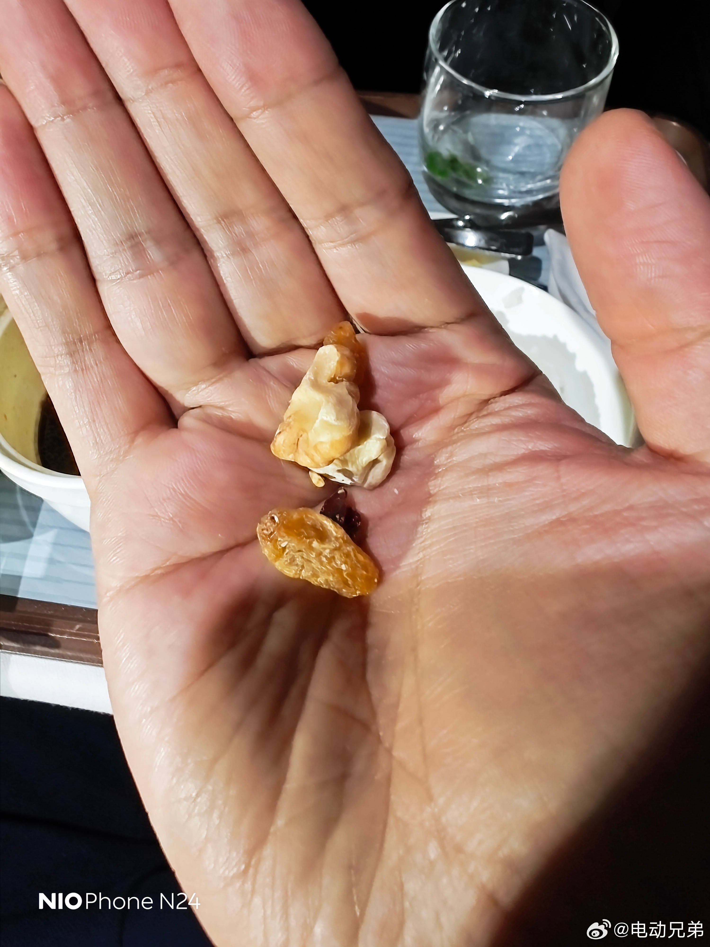 吃了一包坚果，吃完发现包装上写着脂肪含量57%。。。。电动兄弟