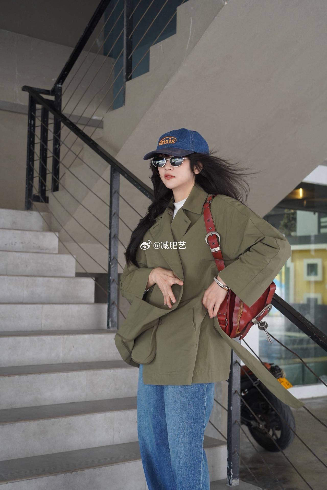 江浙沪准备降温，今晚好几个款卖完无补，主要是秋冬面料的定织时间都比较久，很多款五六月份就着手操作了。