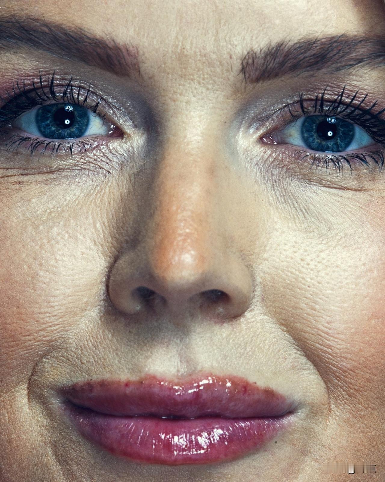 《名利场》杂志近发布的特写照片：白宫发言人卡罗琳·莱维特、副总统J.D.万斯、白