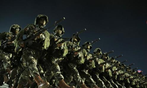 看完伊朗袭击美军基地，我更懂美国为何不轻易碰朝鲜。朝鲜未必靠尖端武器，光靠火炮就