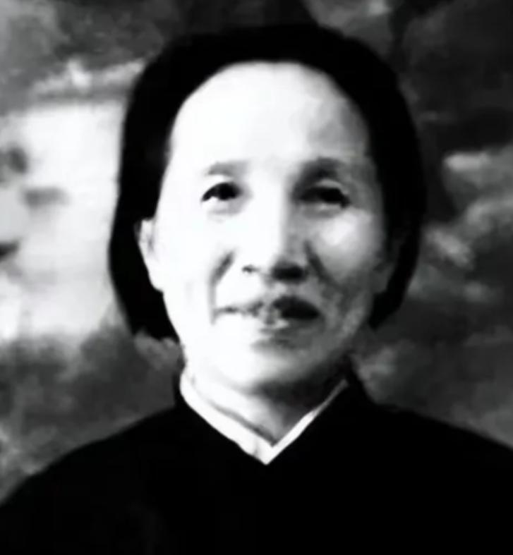 1950年，一名身着简陋的农妇来到北京中南海，要求面见毛主席。门卫正想将