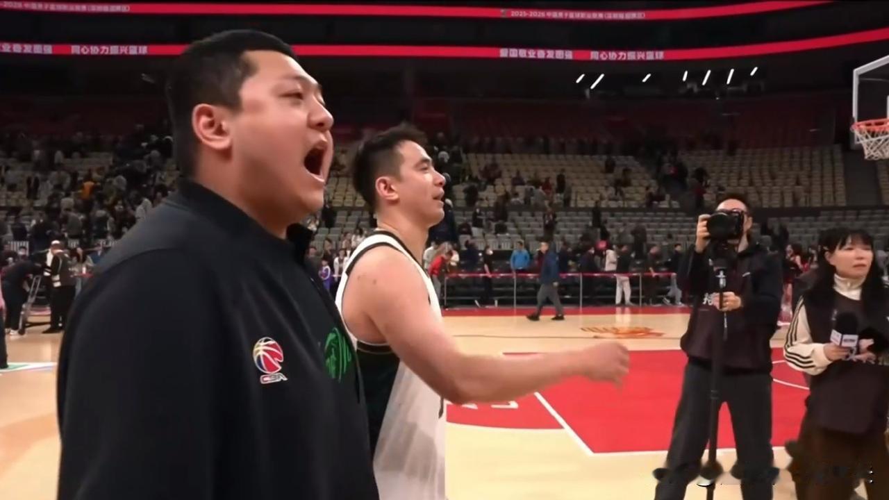 辽宁男篮不愧是有良心俱乐部！返聘韩德君做法，无意中也给郭艾伦指出一条明路，小刘总