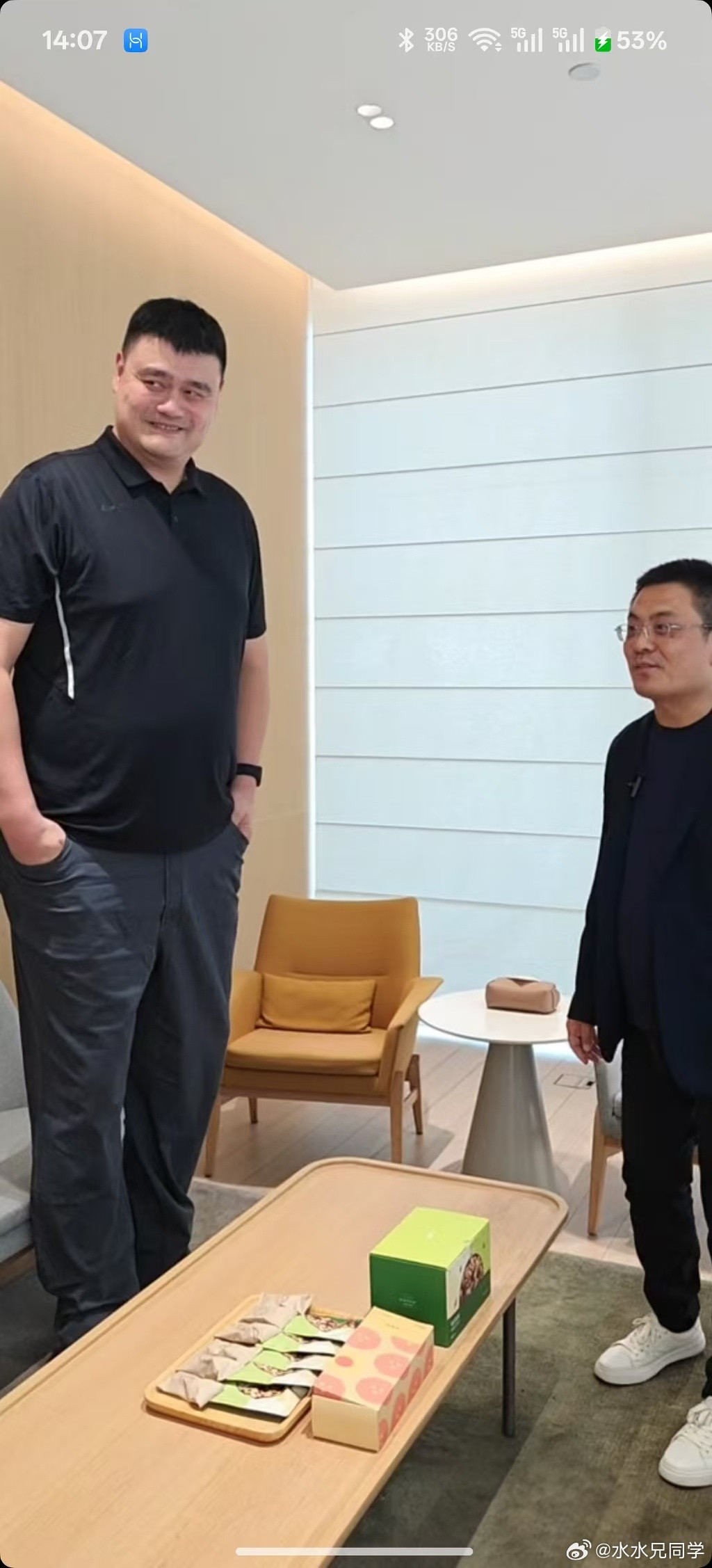 姚明先生，对不起，您的车也得等等多久？等两个多月吧？