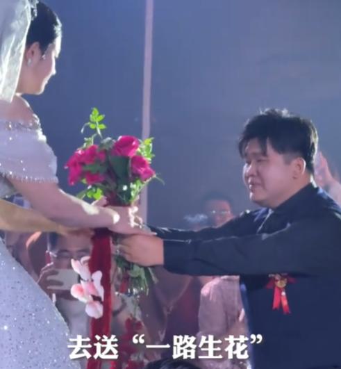 “这个丈母娘，火到央视新闻”！江苏连云港一新郎上门接亲，想过被堵门刁难，但女方家