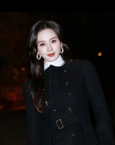 刘诗诗总会给人眼前一亮的感觉，气场真的强，气质真的顶，走路又飒是celine女王