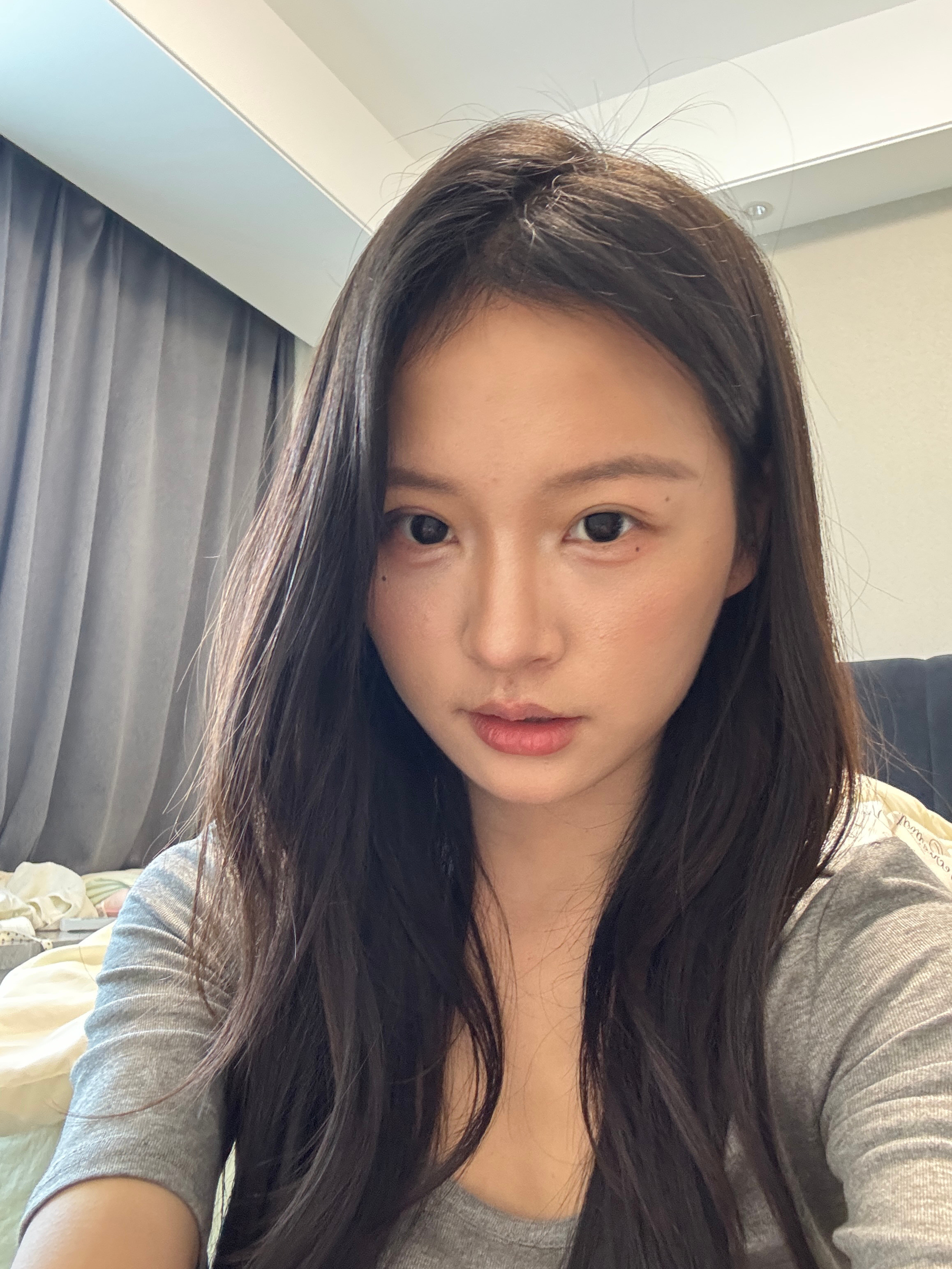 此女觉得今日很美萌且努力