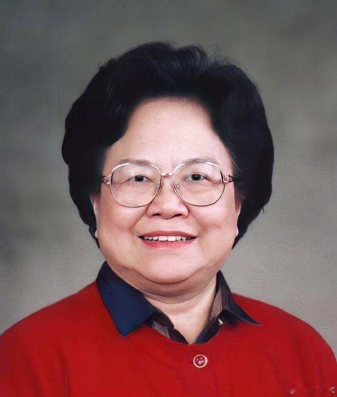 昨天看到彭珮云的生平信息，发现她在西南联大、金陵大学、清华大学都读过书，估计很少