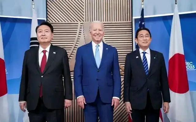 韩国🇰🇷首尔中央地方法院经过双方6个多小时的激辩，法院最终驳回前总统尹锡悦逮