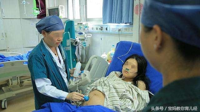 21岁孕妇8个月产检, 医生当即要求剖腹, 划开肚子医生却汗如雨下