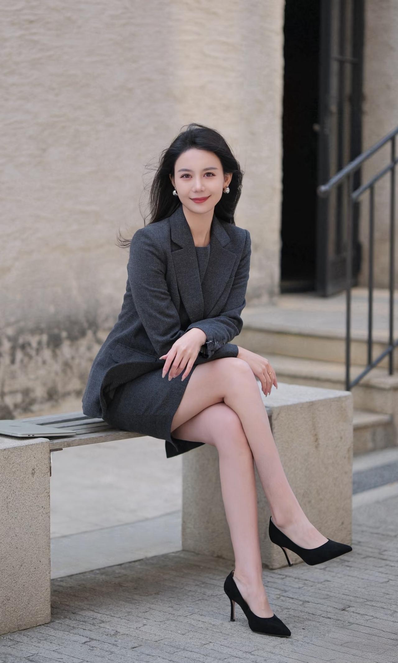 什么样的穿搭可以成为气质女神?漂亮优雅知性大方的职场丽人。