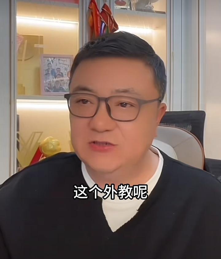 董路似乎一夜成名上了热搜外行变内行专业术语似乎样样都通对中国足球了如指掌