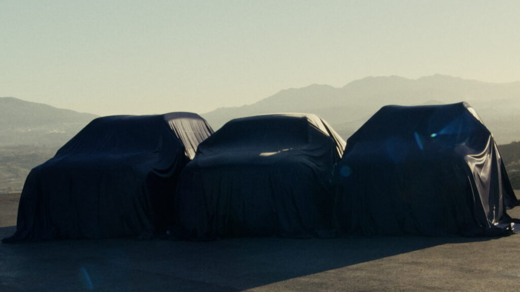 奔驰即将发布三款新车型，也就是改款后的GLE、GLE轿跑和GLS。这些车型的造型