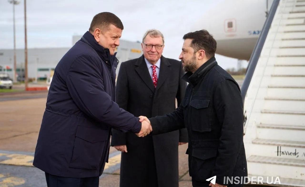 【调侃】12月8日，泽连斯基抵达伦敦，迎接他的是乌克兰武装部队前总司令、现任乌