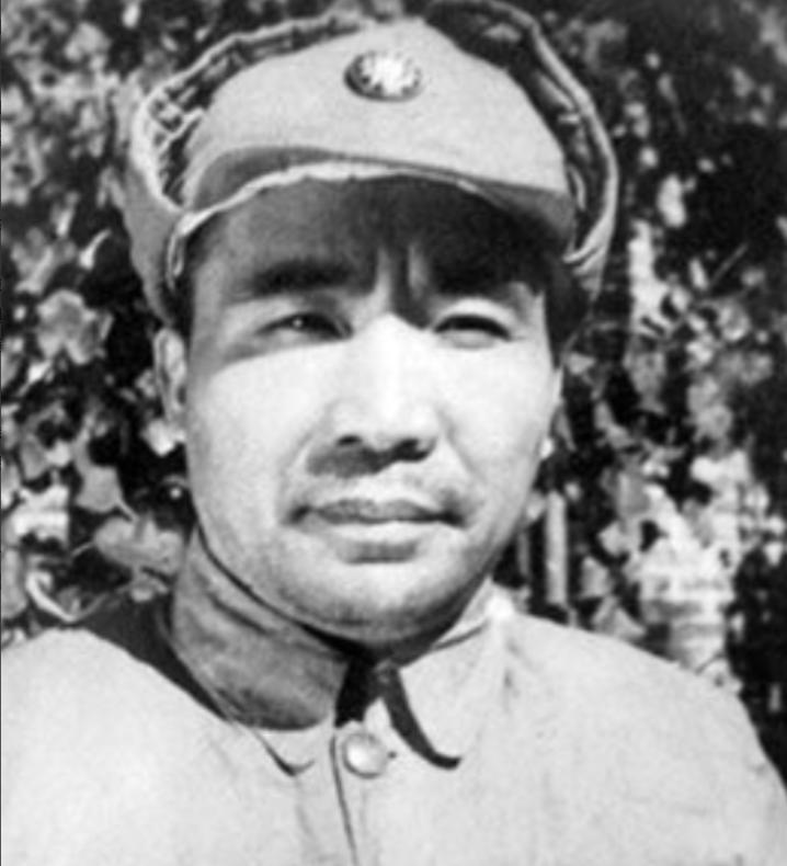 1935年，王耀武得知部下俘虏了一个红军师长，兴冲冲的跑过去准备审讯，但当王耀