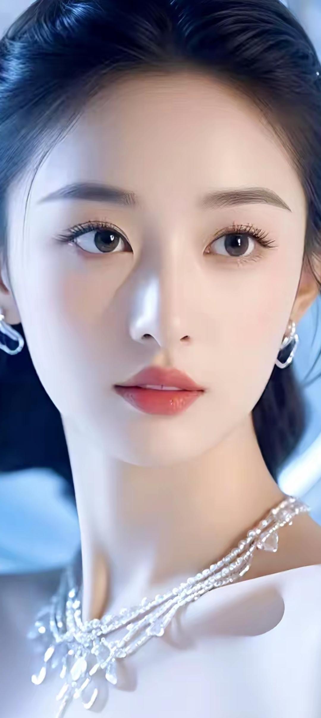 优雅气质，闪耀珠宝，迷人眼眸，女神范儿十足！💎✨