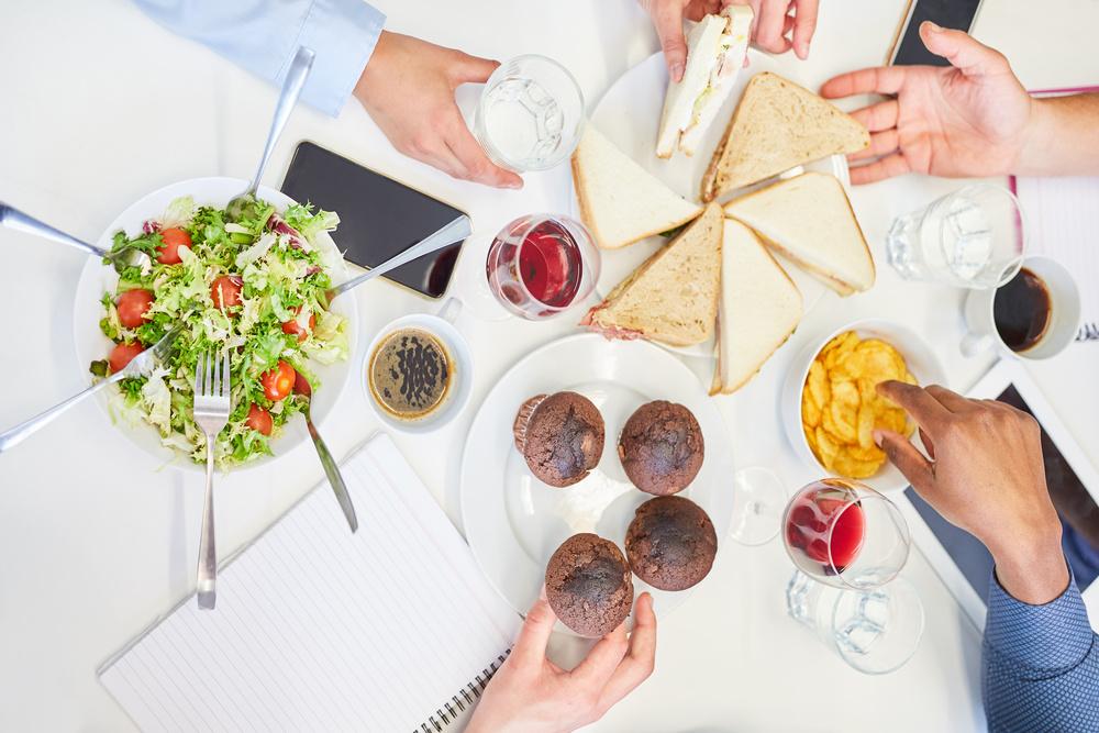 别再吃“不懂人情”的亏！3个超简单攻略，让你走哪都受欢迎（尤其适合老实人）