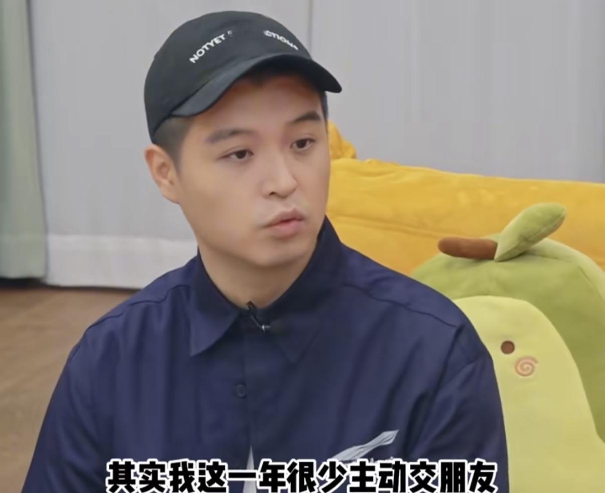 马頔被吐槽跟李纯谈恋爱以后根本约不出来，臧鸿飞调侃他在家里看电影！马頔：“其实