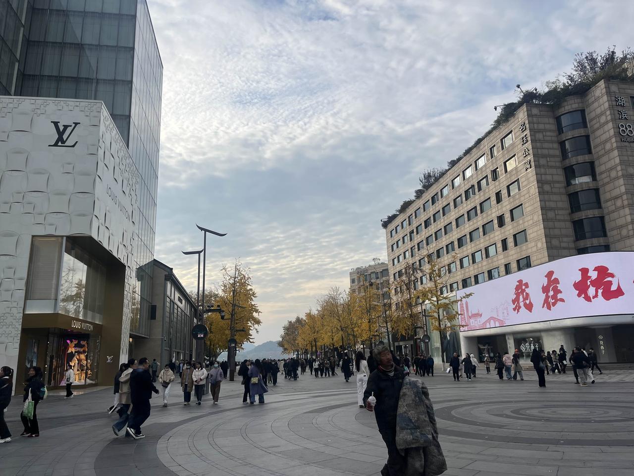 养生其实就是在养一颗平常心，包容心，也是在修心！病基本都是气出来的，药都是给