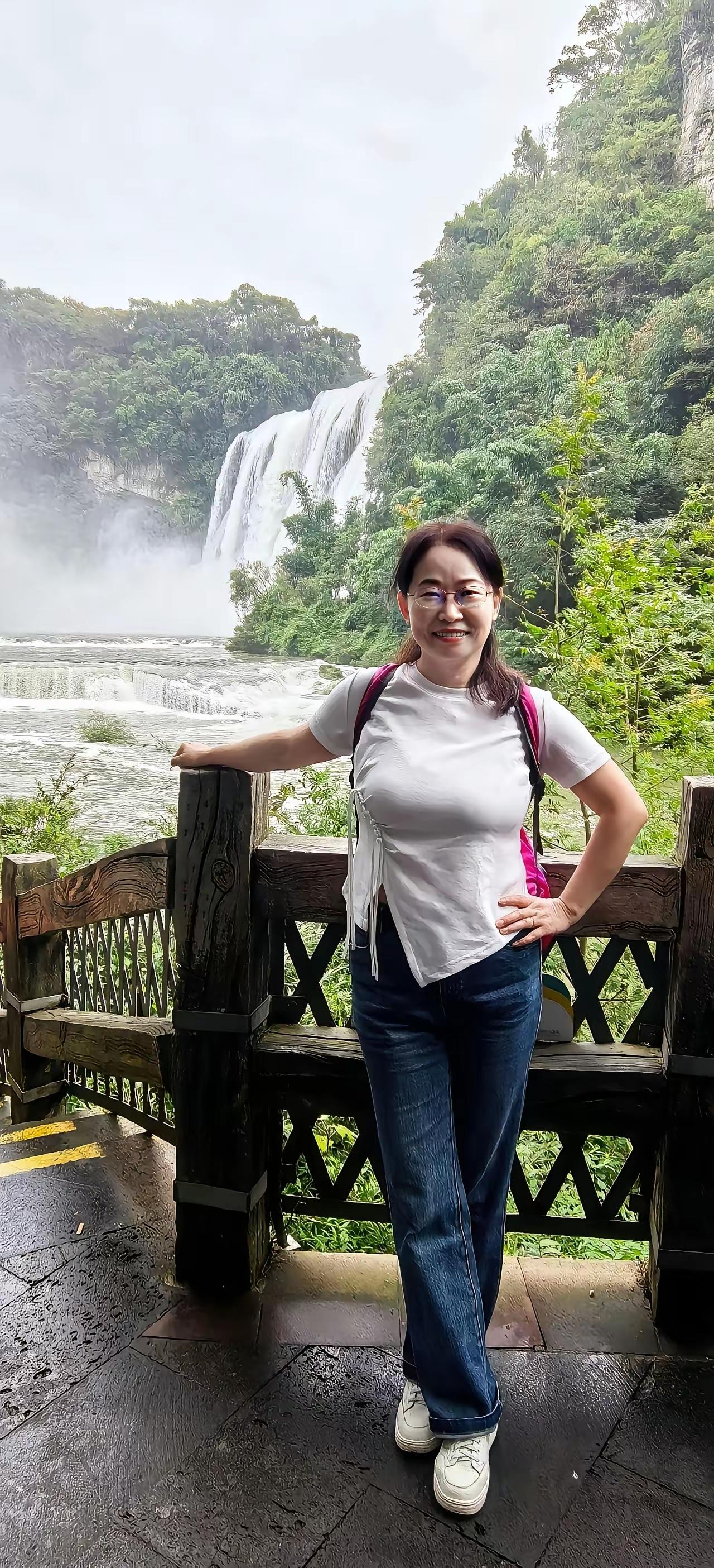 非常喜欢这个地方，飞流直下三千尺下一句你来接