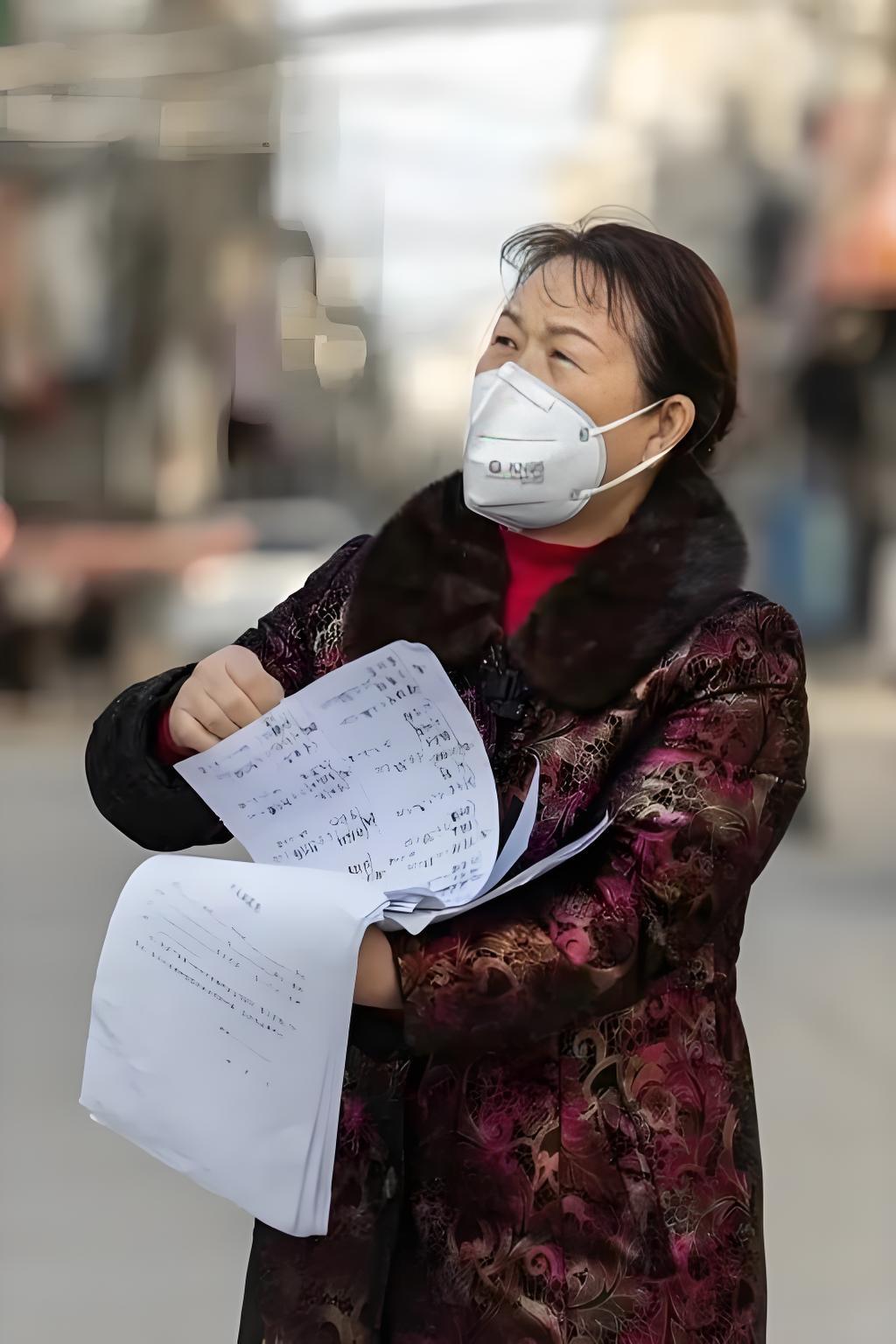 “房东太坏了！”浙江湖州，沈大姐等45家水洗厂老板租下厂房干活。这三年里，他们发