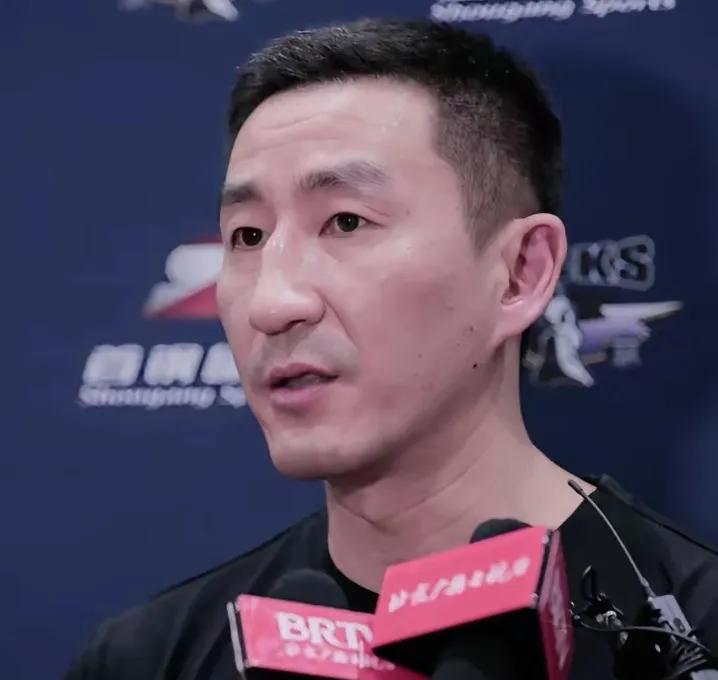 张云松谈赵睿转会说，为了赵睿，他们做了大量工作，符合CBA交易规则。许多球迷说，