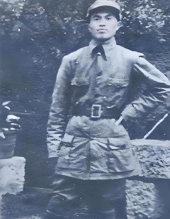 1955年全军评定军衔时，总干部部领导向毛泽东呈送授衔报告，当毛泽东的目光扫过皮