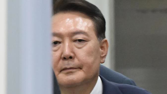 韩国媒体消息，特别检察官团队于1日上午抵达首尔拘留所，准备执行对前总统尹锡悦