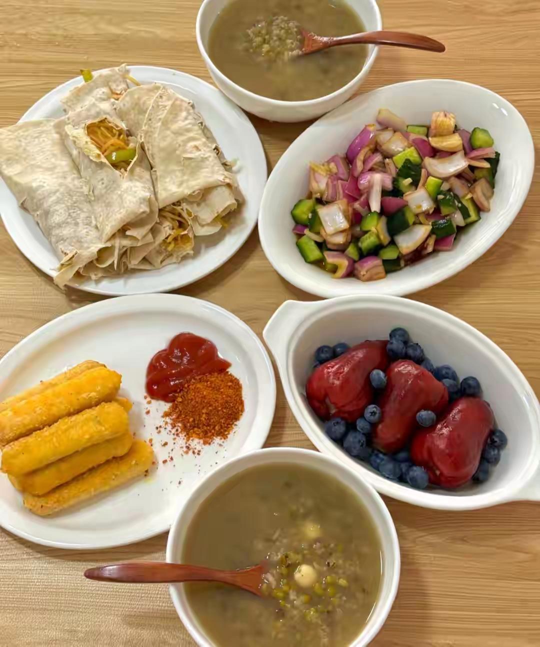 人到中年，越发贪恋家里的烟火气。外面的大餐虽好，却总觉得少了点踏实。