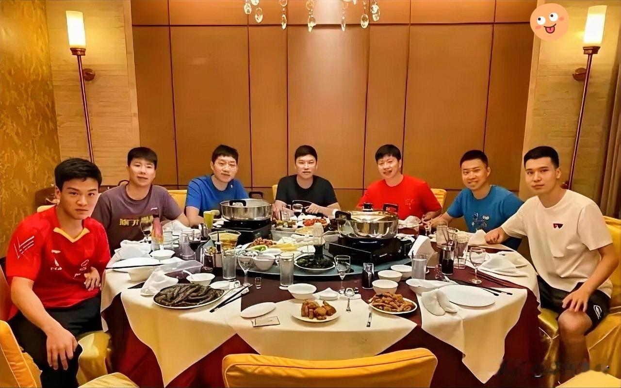 🔥国乒聚餐照引爆热议！7人入席3人缺席多处细节引人猜想一张