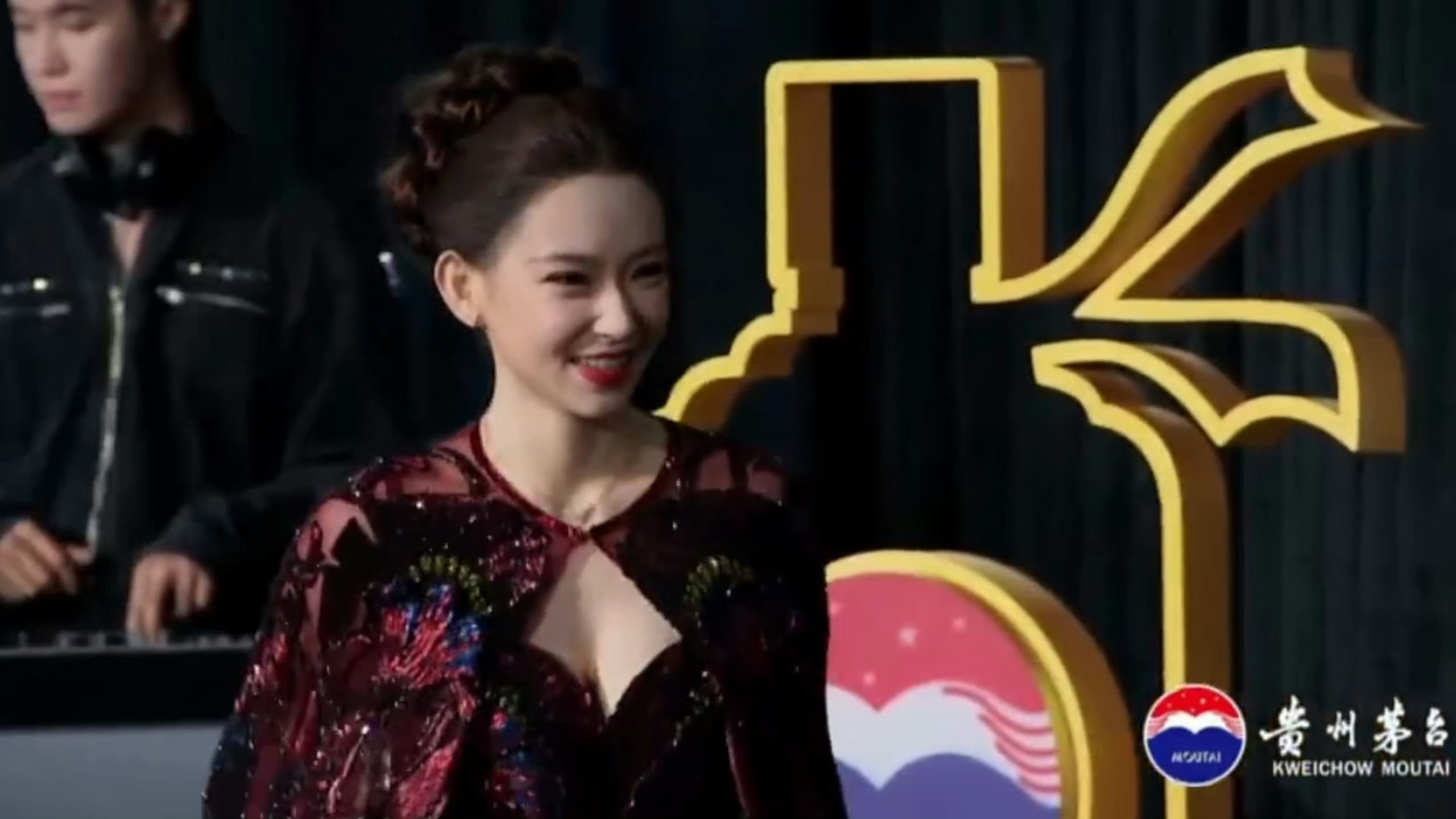 程潇完美的头骨程潇好完美的发际线让我不禁想起了泽尻英龙华，程潇也是非常顶级的头