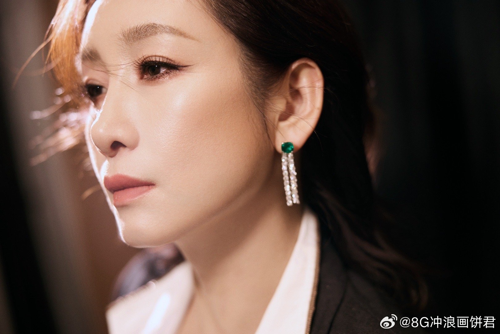 女明星VOGUE盛典造型出图秦海璐VOGUE盛典造型好飒，纯黑珠链领羊毛西装夹克