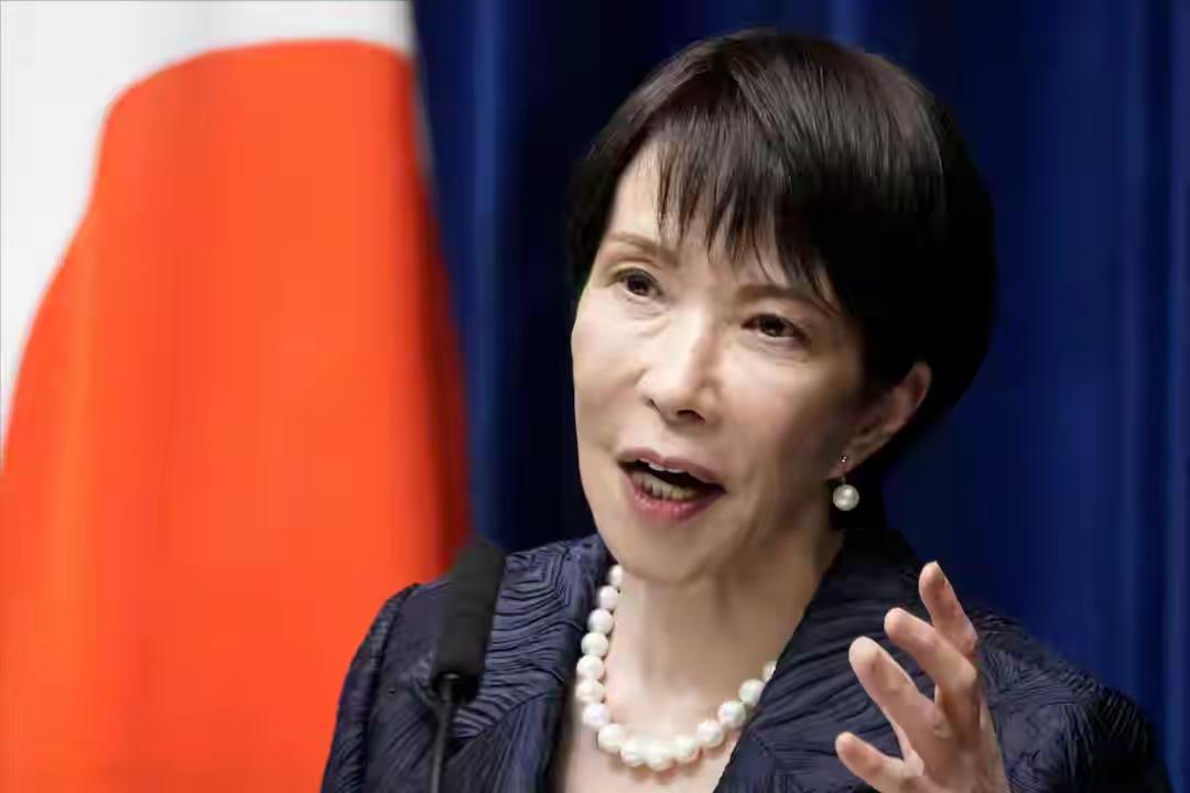 高市早苗在2月26日刚放狠话：“绝不容许”中国对日出口管制。话音刚落，媒体就