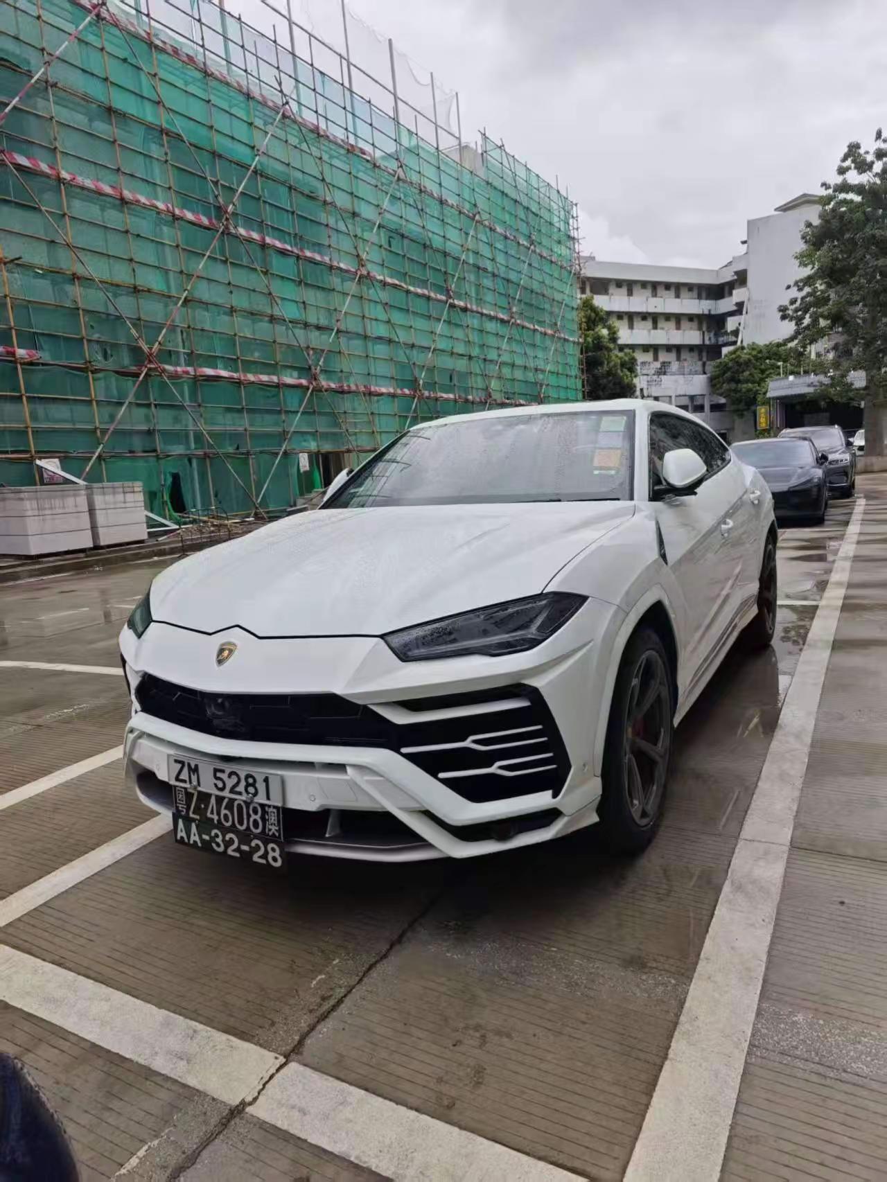 在一个工厂偶遇三个牌的兰博基尼URUS太帅了兰博基尼实拍街拍豪车豪车鉴赏