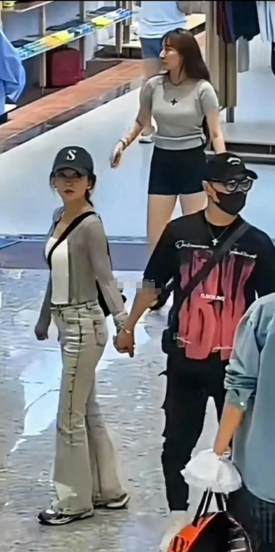 难怪汪峰钟情于她，确实漂亮啊​​​