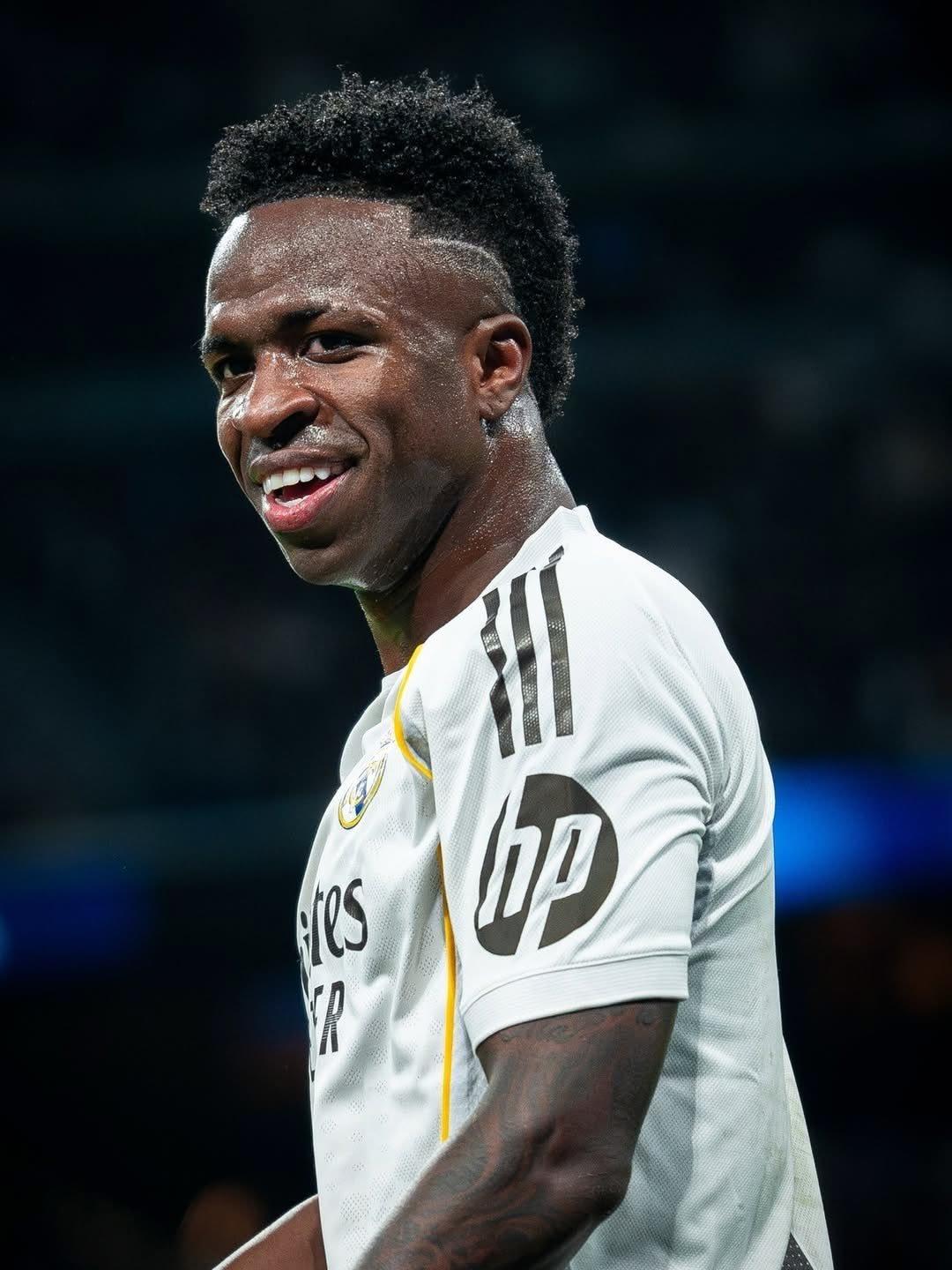 欧洲转会新闻！★戏真多！维尼修斯与皇马的续约谈判目前已暂停。★龙哥不错！