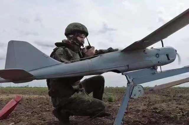 俄乌打了四年，反倒是帮乌克兰训练出了一大批精锐部队，尤其是无人机部队，估计放眼全