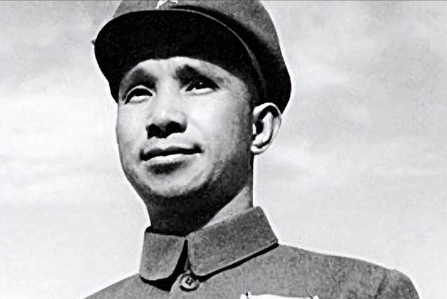 1955年那场军衔评定会议上，毛主席亲口说粟裕够格授元帅，话音刚落，周总理一句